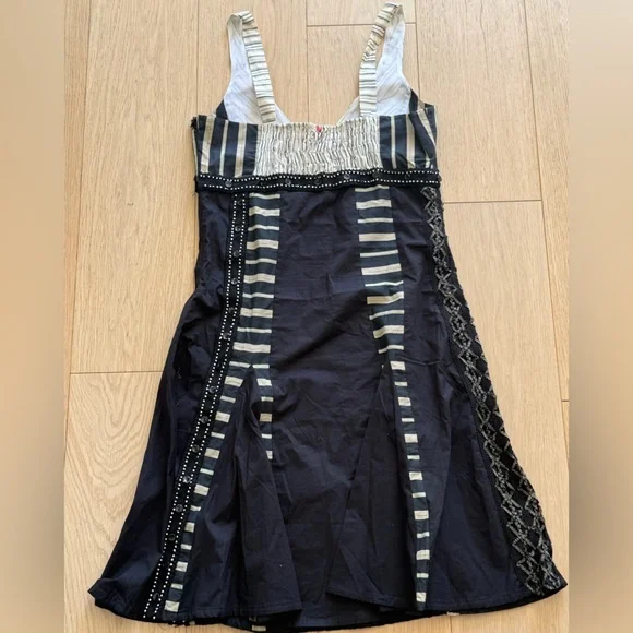 BNWOT Save The Queen! Rare Italian Designer Dress Made in Italy Embroidered Lace - Picture 7 of 11